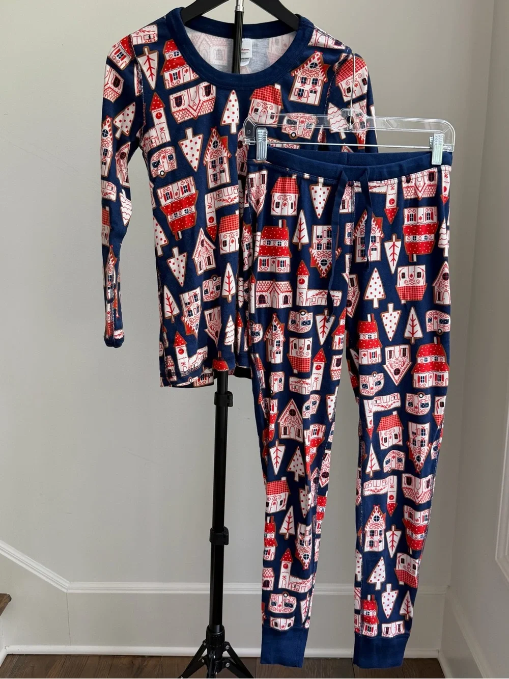 Women Navy Blue Holiday House Print Pajama Set